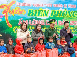 Hội LHPN phường Cầu Giấy thăm, tặng quà các trường hợp có hoàn cảnh khó khăn tại xã Phiêng Pằn