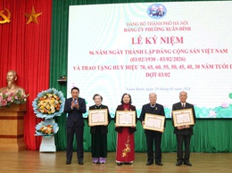 Phường Xuân Đỉnh: kỷ niệm 96 năm Ngày thành lập Đảng và trao tặng Huy hiệu Đảng cho 59 đảng viên