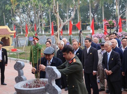HỘI CỰU CÔNG AN NHÂN DÂN XÃ ƯNG THIÊN DÂNG HƯƠNG TẠI KHU LƯU NIỆM TRƯỞNG BAN THƯỜNG TRỰC QUỐC HỘI BÙI BẰNG ĐOÀN