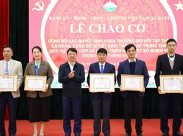 Xã Ba Vì tổ chức lễ chào cờ công bố các quyết định khen thưởng đối với tập thể, cá nhân; Công bố quyết định thành lập Trung tâm Dịch vụ tổng hợp xã Ba Vì; Triển khai một số nhiệm vụ trọng tâm tháng 01/2026