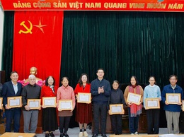 Sinh hoạt chi bộ thường kỳ tại Chi bộ tổ dân phố số 10