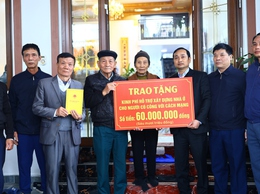 UBND xã Thạch Thất trao kinh phí hỗ trợ xây dựng nhà ở cho người có công với cách mạng 