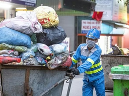 Rác không phân loại sẽ bị từ chối thu gom, người dân Hà Nội phải làm gì?