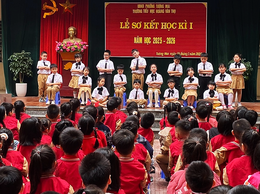 Rực rỡ sắc xuân trong lễ sơ kết học kì 1 của trường Tiểu học Hoàng Văn Thụ.