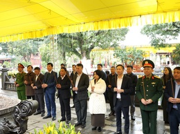 Lãnh đạo xã Mê Linh dâng hương tưởng niệm các Anh hùng Liệt sỹ nhân dịp Tết Nguyên đán Bính Ngọ 2026