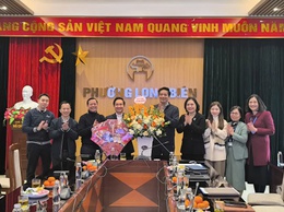 Giáo xứ Tử Đình thăm, chúc Tết UBND phường Long Biên nhân dịp Xuân Bính Ngọ 2026