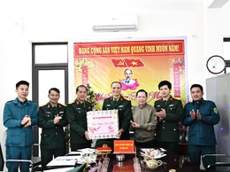 ĐOÀN CÔNG TÁC BỘ TƯ LỆNH THỦ ĐÔ HÀ NỘI THĂM, CHÚC TẾT BAN CHỈ HUY QUÂN SỰ XÃ HOÀ XÁ