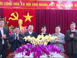 Ban Thường vụ Đảng ủy xã Hát Môn đã tiếp đón Đoàn công tác của Ban Thường vụ Đảng ủy xã Phúc Thọ đến thăm, chúc Tết Nguyên đán Bính Ngọ 2026.