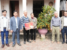 Trao quà Tết – Gắn kết yêu thương cộng đồng