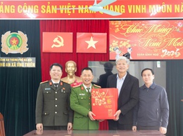 LÃNH ĐẠO XÃ ỨNG THIÊN THĂM, CHÚC TẾT LỰC LƯỢNG VŨ TRANG TRƯỚC THỀM XUÂN MỚI