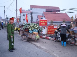 XÃ CỔ ĐÔ RA QUÂN GIẢI TỎA CÁC VI PHẠM VỀ HÀNH LANG AN TOÀN GIAO THÔNG, CÁC ĐIỂM CHỢ DÂN SINH TRÊN ĐỊA BÀN