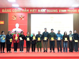 115 SUẤT QUÀ ĐƯỢC ỦY BAN MTTQ VIỆT NAM XÃ DÂN HÒA TRAO CHO CÁC HỘ CẬN NGHÈO, HỘ CÓ HOÀN CẢNH KHÓ KHĂN