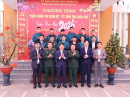 XÃ BA VÌ THĂM, TẶNG QUÀ, CHÚC TẾT CÁC LỰC LƯỢNG LÀM NHIỆM VỤ TRÊN ĐỊA BÀN