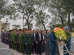 Các đồng chí lãnh đạo xã Chuyên Mỹ viếng nghĩa trang liệt sỹ nhân dịp tết nguyên đán Bính Ngọ 2026