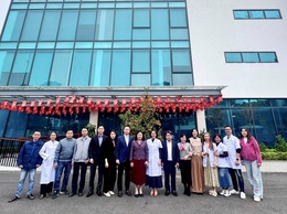 Lãnh đạo phường Nghĩa Đô thăm, tặng quà các đơn vị trực xuyên Tết, bảo đảm phục vụ Nhân dân dịp Xuân Bính Ngọ 2026