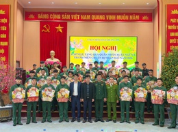 Hương Sơn: Gặp mặt, tặng quà quân nhân xuất ngũ và thanh niên chuẩn bị lên đường nhập ngũ năm 2026