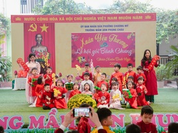 Lễ hội gói bánh chưng mang “Xuân yêu thương” đến học sinh Trường Mầm non Phụng Châu