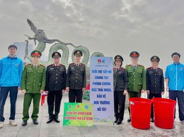 Lập điểm hỗ trợ người dân khu vực hồ Tây bảo vệ môi trường dịp ông Công, ông Táo