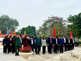 Đảng ủy- HĐND- UBND- UB MTTQ Việt Nam xã dâng hương tưởng niệm các anh hùng liệt sỹ nhân dịp Tết nguyên đán Bính Ngọ 2026.