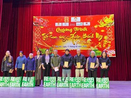 Phường Tây Hồ tổ chức Chương trình “Tết sum vầy - Xuân Bính Ngọ 2026”: lan tỏa yêu thương đến các gia đình có hoàn cảnh khó khăn trên địa bàn.