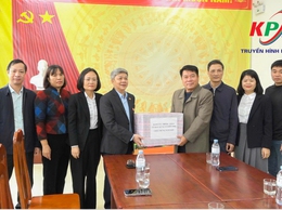 Xã Kiều Phú thăm và tặng quà các đơn vị trực Tết