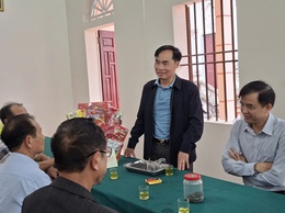 Thăm, chúc Tết linh mục và bà con giáo dân xóm Đa Ngư Thượng.