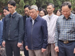 Lãnh đạo xã Chương Dương dâng hương tưởng niệm các Anh hùng Liệt sỹ nhân dịp Tết Nguyên đán Bính Ngọ 2026