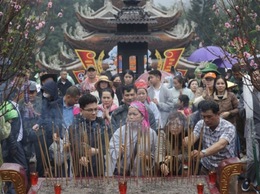 ĐI CHÙA, LỄ HỘI ĐẦU NĂM - KHÔNG GIAN VĂN HÓA TÂM LINH CỦA MÙA XUÂN
