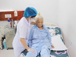 Bệnh viện đa khoa Sơn Tây khuyến cáo người cao tuổi cảnh giác nguy cơ gẫy xương sau ngã