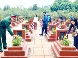 Hơn 100 cán bộ, hội viên, đoàn viên, chiến sỹ dâng hương tưởng niệm