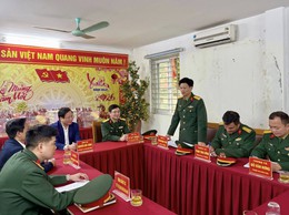 THỦ TRƯỞNG BỘ TƯ LỆNH THỦ ĐÔ HÀ NỘI THĂM, KIỂM TRA, CHÚC TẾT BAN CHỈ HUY QUÂN SỰ PHƯỜNG VĨNH HƯNG