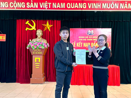 CHI BỘ THÔN MỤC XÁ TỔ CHỨC LỄ KẾT NẠP ĐẢNG VIÊN CHO QUẦN CHÚNG TRƯỚC KHI LÊN ĐƯỜNG THỰC HIỆN NGHĨA VỤ CÔNG AN NHÂN DÂN