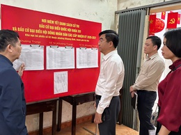 Bí thư Đảng ủy phường Khương Đình kiểm tra công tác chuẩn bị bầu cử