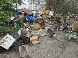 Phường Yên Hòa ra quân xử lý trật tự đô thị, vệ sinh môi trường, khắc phục các điểm nghẽn dân sinh trên địa bàn