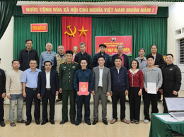 CHI BỘ THÔN QUẾ SƠN TỔ CHỨC LỄ KẾT NẠP ĐẢNG VIÊN CHO QUẦN CHÚNG TRƯỚC KHI LÊN ĐƯỜNG NHẬP NGŨ