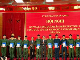 Nội Bài: Trao 51 sổ tiết kiệm tặng tân binh trước khi nhập ngũ