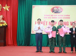 Kết nạp Đảng 02 thanh niên ưu tú xã Minh Châu trước ngày nhập ngũ.