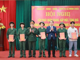 Xã Minh Châu: Cấp phát quân trang cho tân binh lên đường nhập ngũ năm 2026.