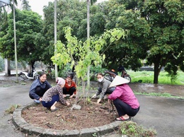 Thôn Duyên Trường hưởng ứng “Tết trồng cây đời đời nhớ ơn Bác Hồ” 