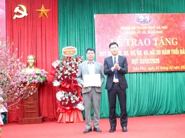 Bí thư chi bộ gương mẫu