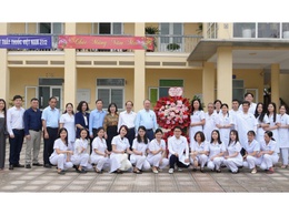 Phường Phú Diễn chúc mừng Ngày Thầy thuốc Việt Nam 27-02, nhấn mạnh trách nhiệm y tế cơ sở trong bảo vệ sức khỏe nhân dân