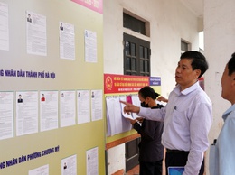 Đồng chí Vũ Ngọc Hòa, Phó Bí thư Thường trực Đảng ủy phường kiểm tra các khu vực bỏ phiếu bầu cử đại biểu Quốc hội Việt Nam khóa XVI và đại biểu HĐND các cấp nhiệm kỳ 2026 – 2031