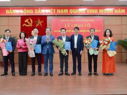 Phường Lĩnh Nam: Đảng ủy – HĐND – UBND – UB MTTQ phường đã long trọng tổ chức Lễ chào cờ đầu tháng 02 năm 2026, công bố các quyết định tiếp nhận và bổ nhiệm cán bộ