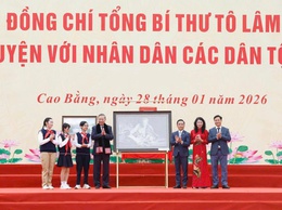 Đoàn công tác trường THCS Trần Duy Hưng với 