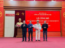 CÔNG AN THÀNH PHỐ HÀ NỘI TỔ CHỨC LỄ CÔNG BỐ, TRAO QUYẾT ĐỊNH  TRƯỞNG CÔNG AN PHƯỜNG VĨNH HƯNG