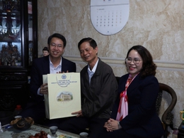 Phường Cửa Nam thăm, tặng quà các gia đình chính sách nhân dịp Tết cổ truyền Bính Ngọ 2026