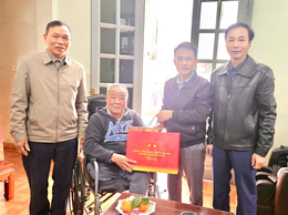 Các đồng chí Lãnh đạo xã Ô Diên thăm và tặng quà các gia đình chính sách tại Liên Hà, Tân Lập nhân dịp Tết Nguyên đán Bính Ngọ 2026