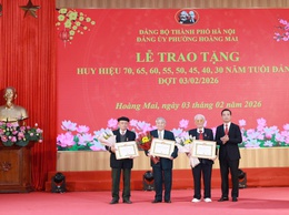 Phường Hoàng Mai kỷ niệm 96 năm Ngày thành lập Đảng và trao tặng Huy hiệu Đảng