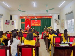 Chi bộ Trường Mầm non Thanh Văn tổ chức kết nạp Đảng viên mới