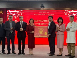 Phó Chủ tịch HĐND thành phố thăm, chúc Tết Bệnh viện Thanh Nhàn